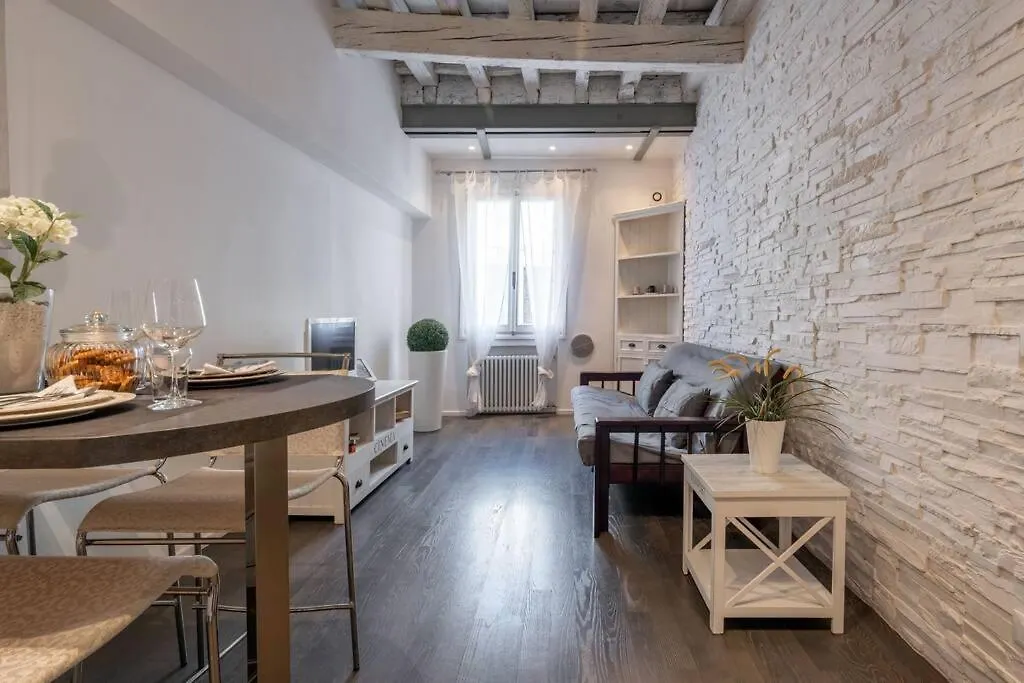 Apartment Canal View - San Marco Venice Italy